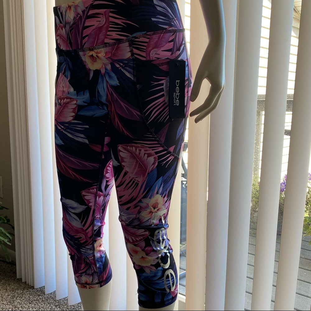BEBE Floral Capri